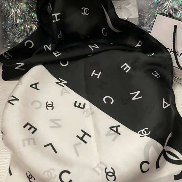 NWOT AUTHENTIC CHANEL BLACK AND WHITE CC SILK SCARF NO BOX - Picture 3 of 4